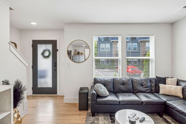 102 Duke St Apt 42, Nashville, TN 37207
