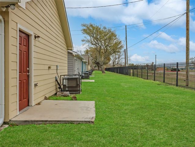 7501 Blue Jay Drive, Texas City, TX 77591