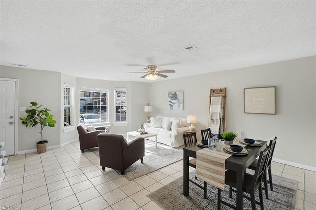 36 S Gawain WAY, Hampton, VA 23669