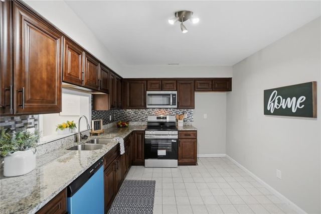 36 S Gawain WAY, Hampton, VA 23669