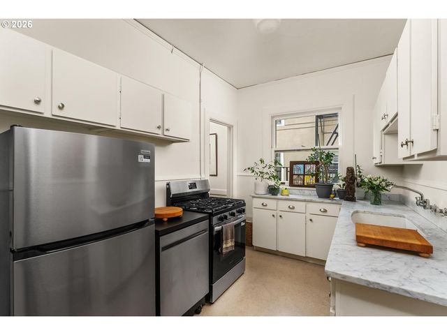 731 Sw KING Ave 10, Portland, OR 97035