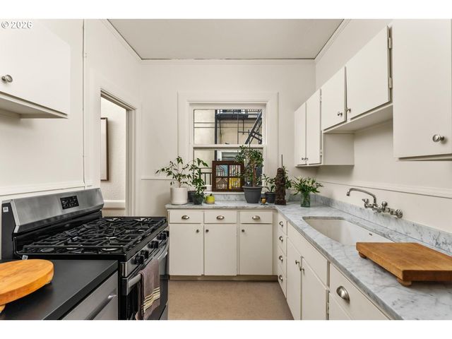 731 Sw KING Ave 10, Portland, OR 97035
