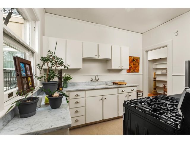 731 Sw KING Ave 10, Portland, OR 97035