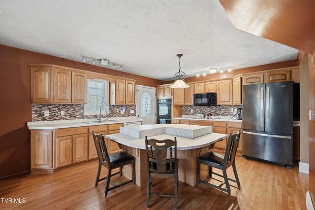 138 Luttie Banner Drive, Castlewood, VA 24224