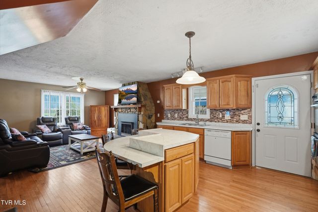 138 Luttie Banner Drive, Castlewood, VA 24224