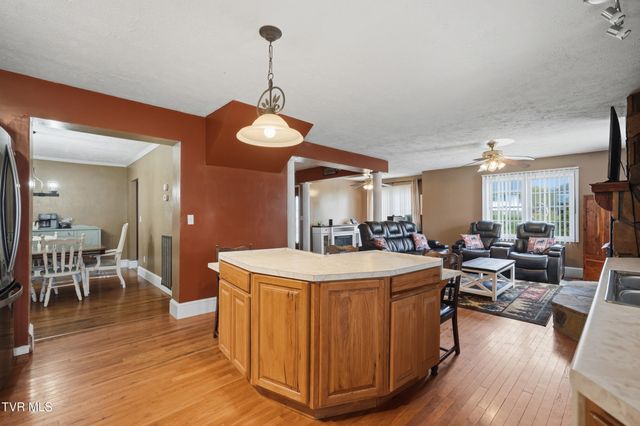 138 Luttie Banner Drive, Castlewood, VA 24224