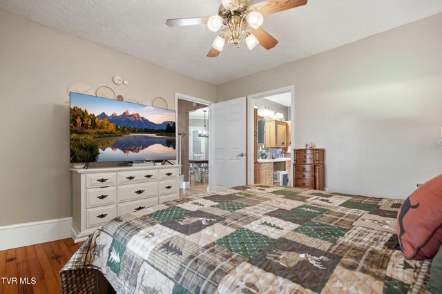 138 Luttie Banner Drive, Castlewood, VA 24224