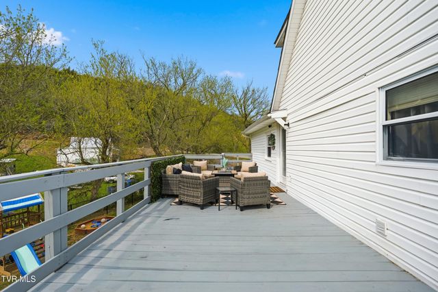 138 Luttie Banner Drive, Castlewood, VA 24224
