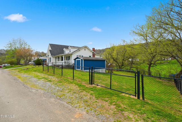 138 Luttie Banner Drive, Castlewood, VA 24224