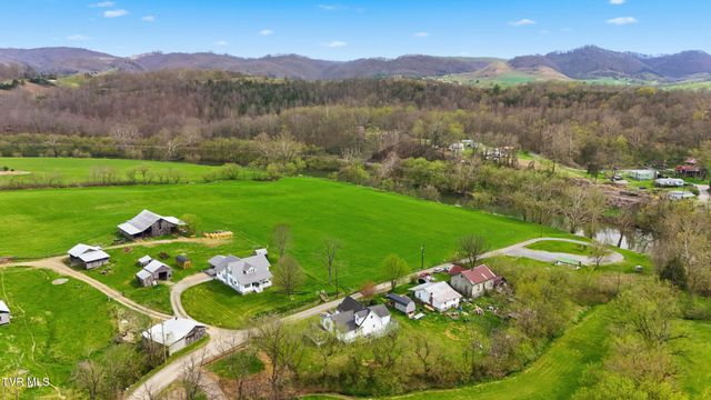 138 Luttie Banner Drive, Castlewood, VA 24224