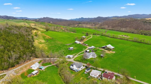 138 Luttie Banner Drive, Castlewood, VA 24224