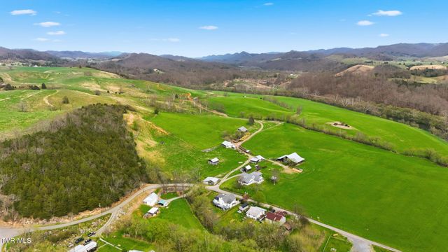 138 Luttie Banner Drive, Castlewood, VA 24224