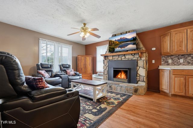 138 Luttie Banner Drive, Castlewood, VA 24224