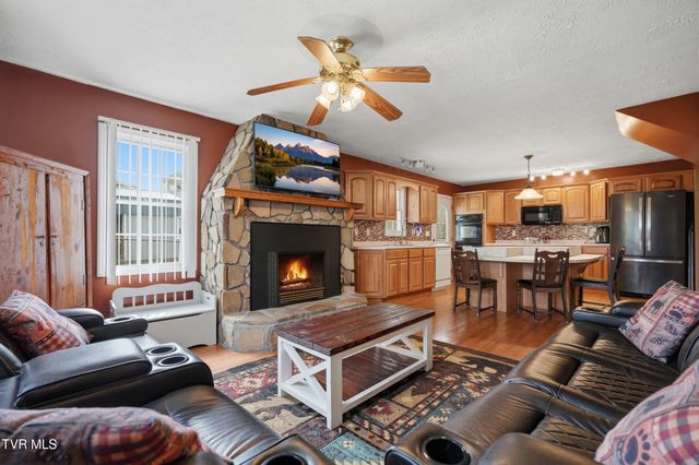 138 Luttie Banner Drive, Castlewood, VA 24224