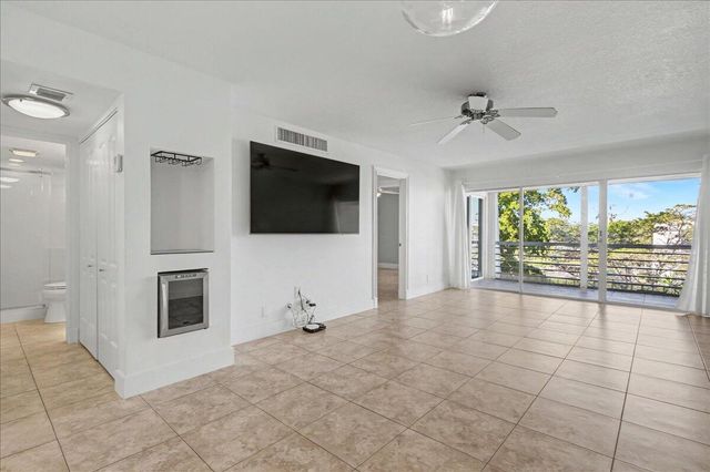 765 Jeffery Street 1-301, Boca Raton, FL 33487