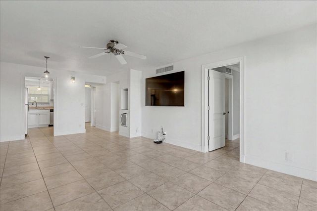 765 Jeffery Street 1-301, Boca Raton, FL 33487