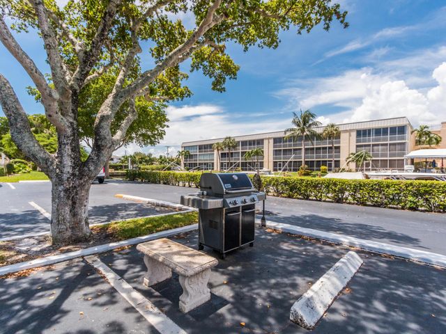 765 Jeffery Street 1-301, Boca Raton, FL 33487