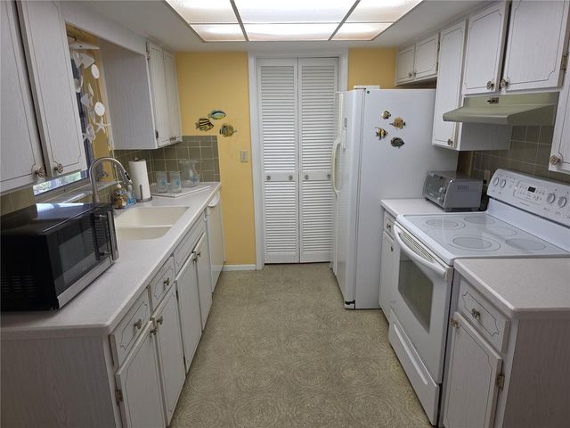 7207 ASHWOOD DRIVE, Port Richey, FL 34668