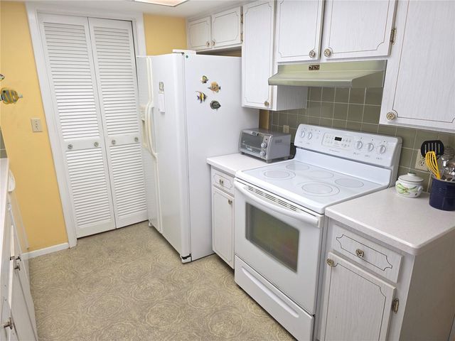 7207 ASHWOOD DRIVE, Port Richey, FL 34668