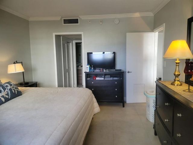 3000 S Ocean Drive 302, Hollywood, FL 33019