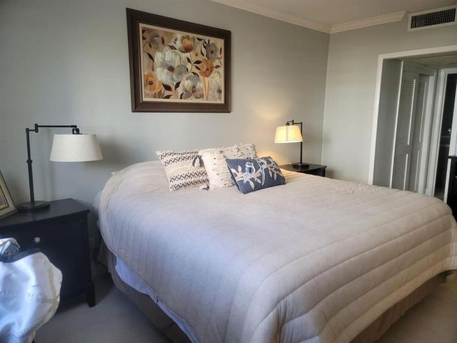 3000 S Ocean Drive 302, Hollywood, FL 33019