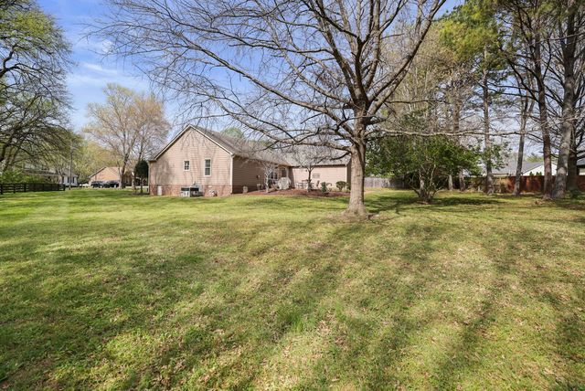 1408 Spainwood Dr, Columbia, TN 38401