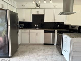 656 Palm View DR 4, Naples, FL 34110