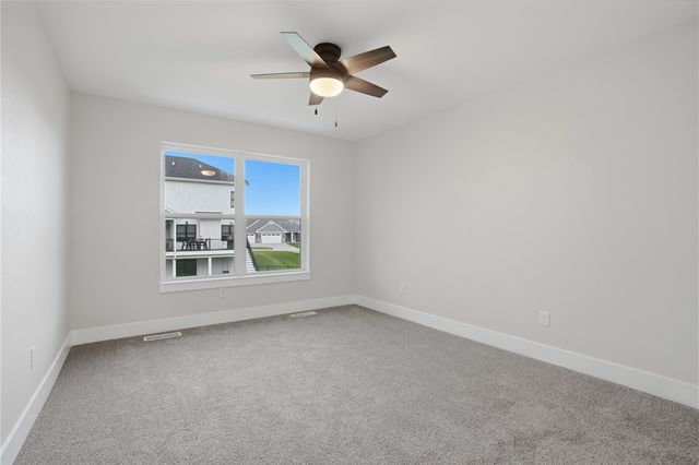 604 Rock Ridge Rd, Tiffin, IA 52340