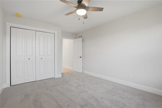 604 Rock Ridge Rd, Tiffin, IA 52340