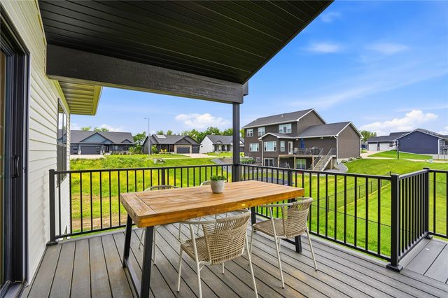 604 Rock Ridge Rd, Tiffin, IA 52340