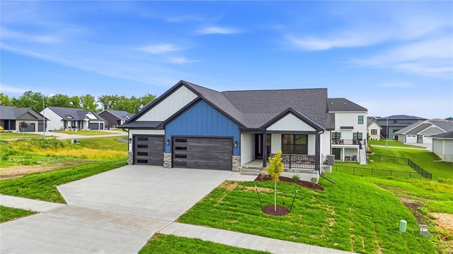 604 Rock Ridge Rd, Tiffin, IA 52340