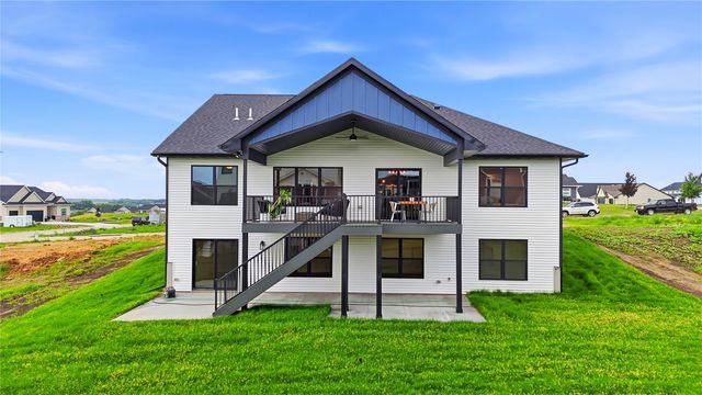 604 Rock Ridge Rd, Tiffin, IA 52340