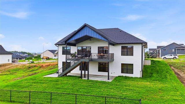 604 Rock Ridge Rd, Tiffin, IA 52340