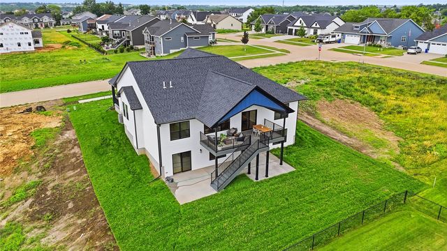 604 Rock Ridge Rd, Tiffin, IA 52340