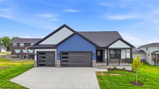 604 Rock Ridge Rd, Tiffin, IA 52340