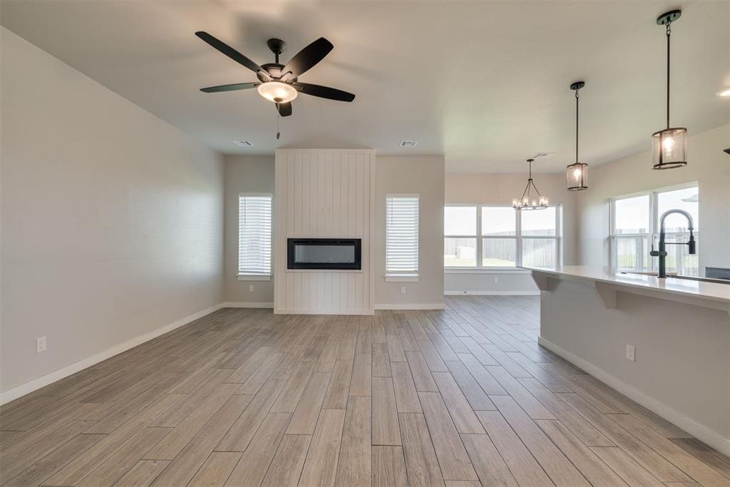 Image 2 of property listing at 409 Carlow Way, Yukon, OK 73099