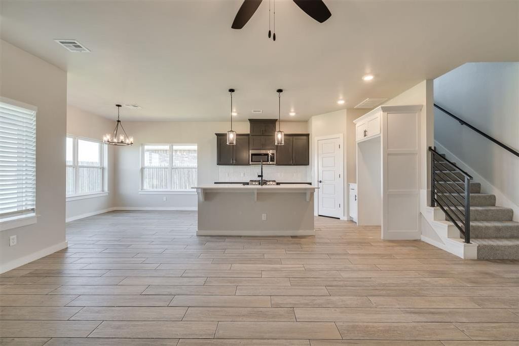 Image 3 of property listing at 409 Carlow Way, Yukon, OK 73099