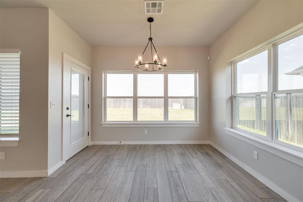 Image 24 of property listing at 409 Carlow Way, Yukon, OK 73099