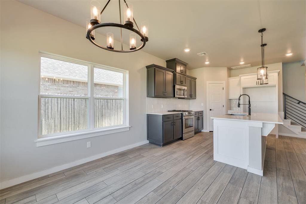 Image 26 of property listing at 409 Carlow Way, Yukon, OK 73099