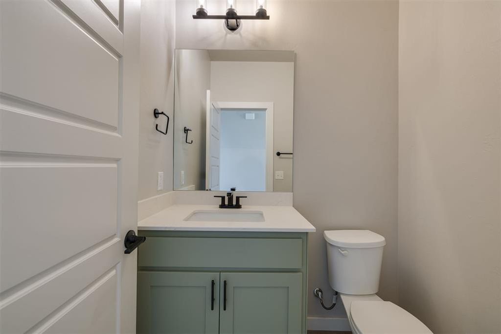 Image 27 of property listing at 409 Carlow Way, Yukon, OK 73099