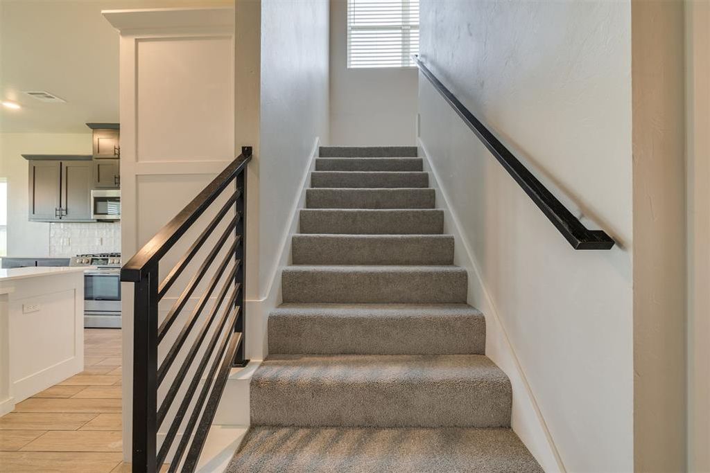 Image 34 of property listing at 409 Carlow Way, Yukon, OK 73099
