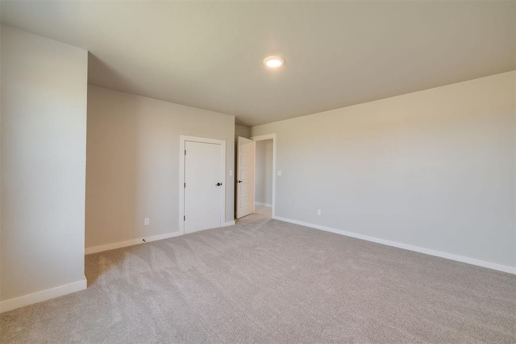 Image 37 of property listing at 409 Carlow Way, Yukon, OK 73099