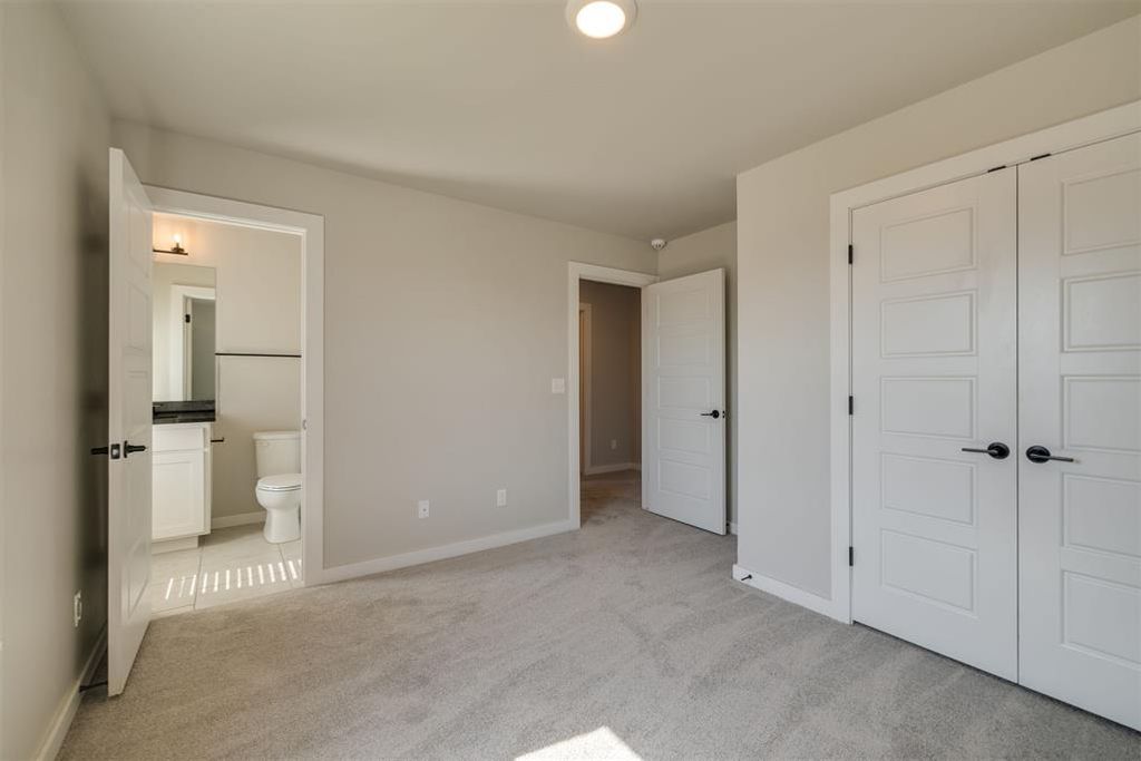 Image 38 of property listing at 409 Carlow Way, Yukon, OK 73099