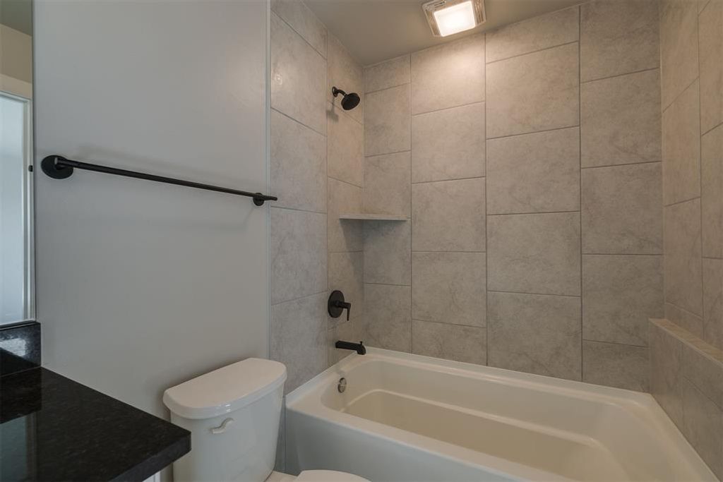 Image 40 of property listing at 409 Carlow Way, Yukon, OK 73099