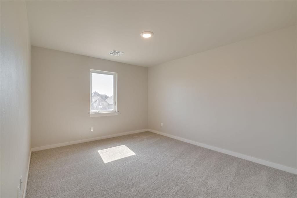 Image 41 of property listing at 409 Carlow Way, Yukon, OK 73099