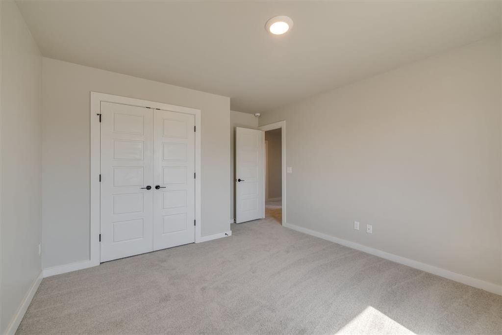 Image 42 of property listing at 409 Carlow Way, Yukon, OK 73099