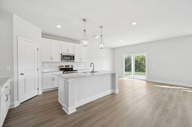 112 Dahlia Dr, La Vergne, TN 37086