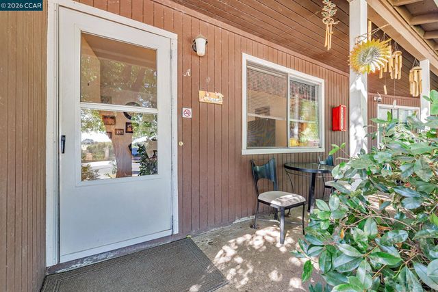 4794 Blum Rd, Martinez, CA 94553