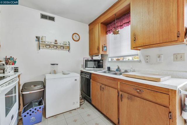 4794 Blum Rd, Martinez, CA 94553