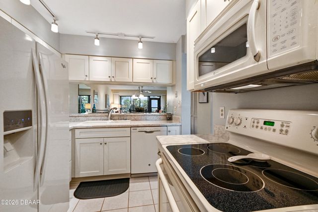 466 Bouchelle Dr Apt 104, New Smyrna Beach, FL 32169